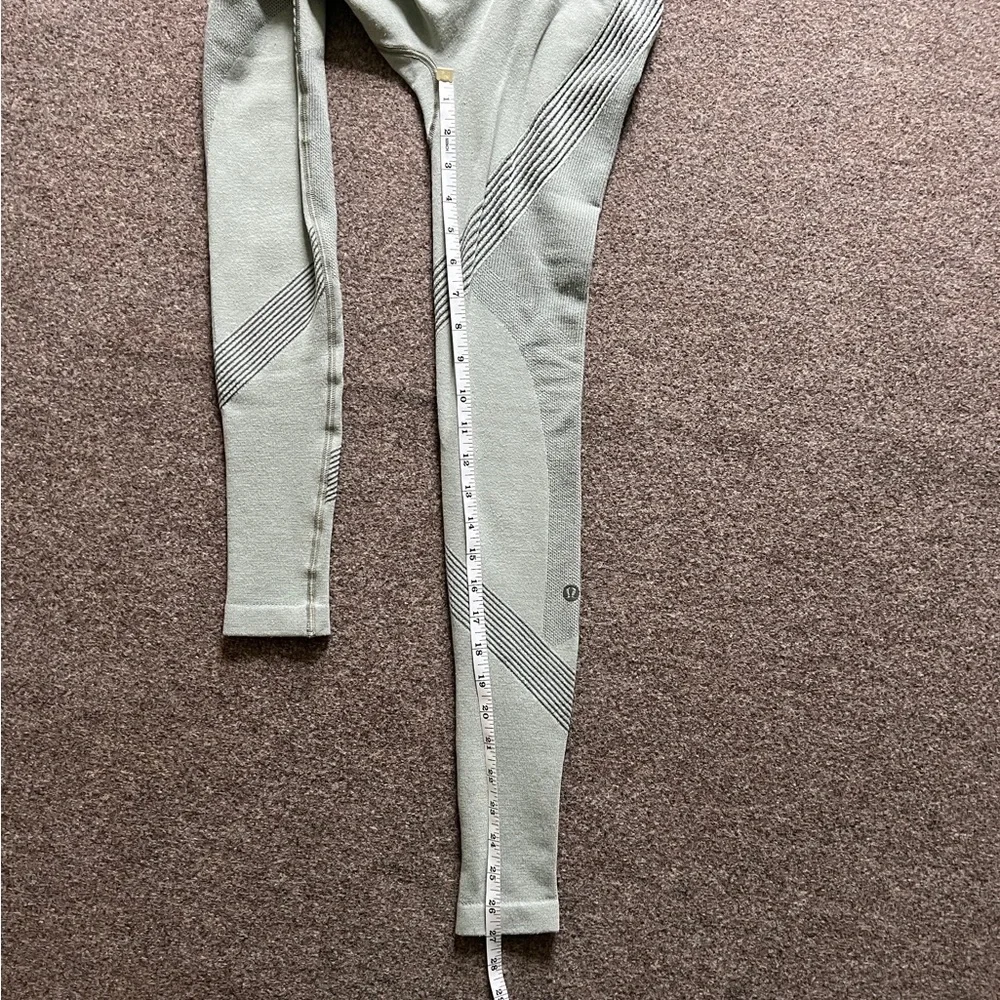 Lululemon Aerial Silk Tight Grey Sage Green Seamless Knit Leggings 28” Size 2_12